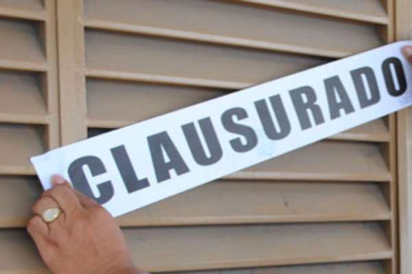 Clausuraron un  edificio rociado con un  elemento aparentemente  tóxico