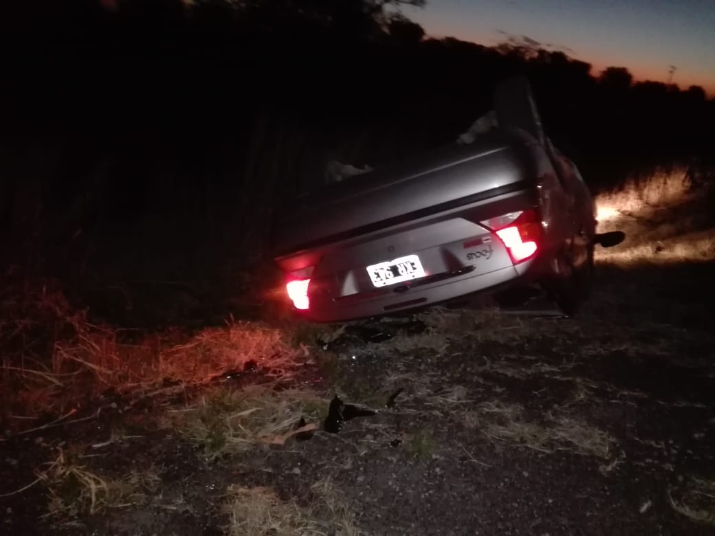 Tumbó un  auto en la Ruta 13 Camino a El Arañado. No hubo heridos