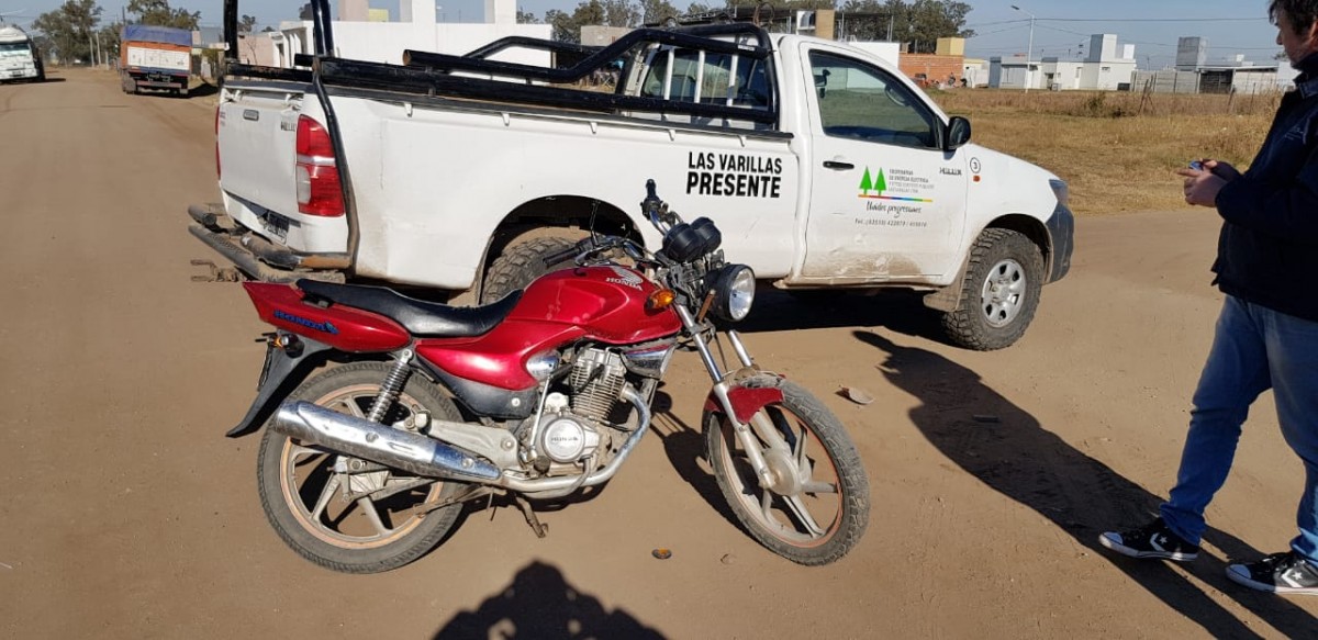 Accidente de auto contra moto, ahora en Barrio Alfonsín