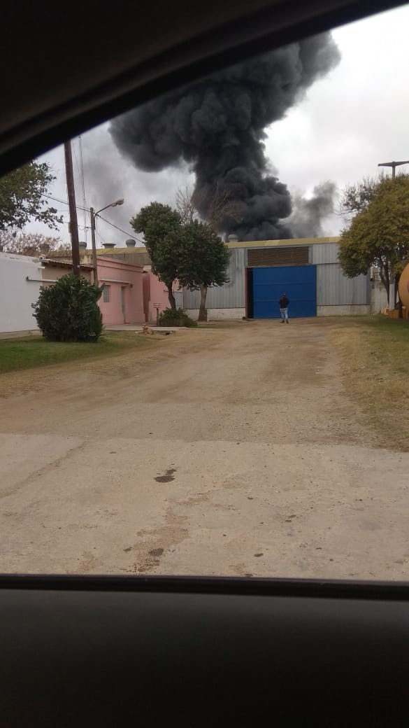 Bomberos  sofocaron rápidamente un  incendio en una sección de Pauny