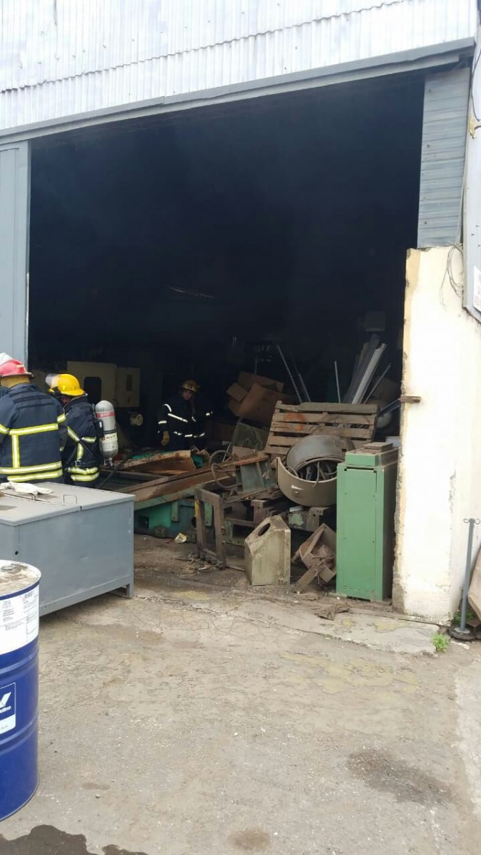 Bomberos  sofocaron rápidamente un  incendio en una sección de Pauny