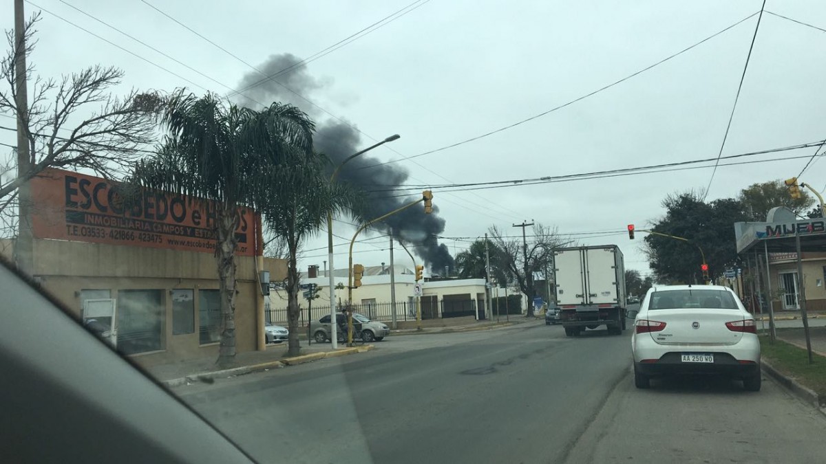 Bomberos  sofocaron rápidamente un  incendio en una sección de Pauny