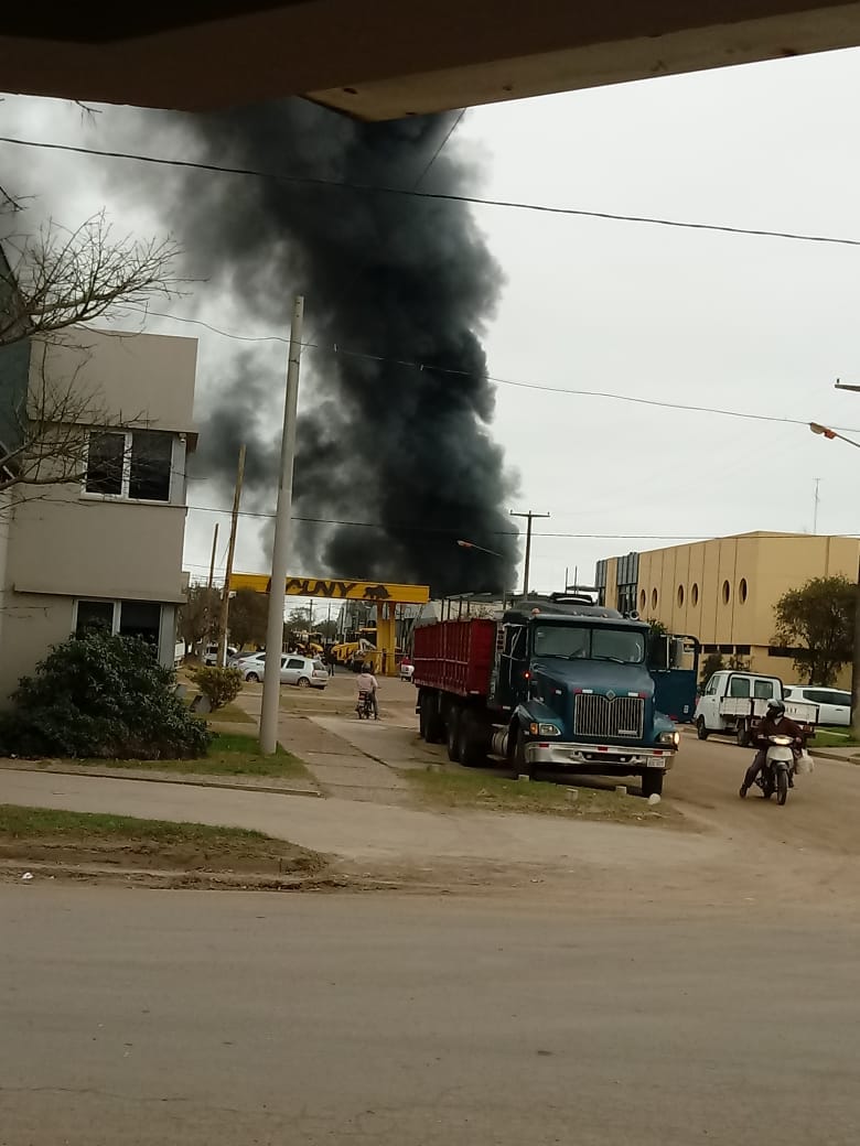 Bomberos  sofocaron rápidamente un  incendio en una sección de Pauny