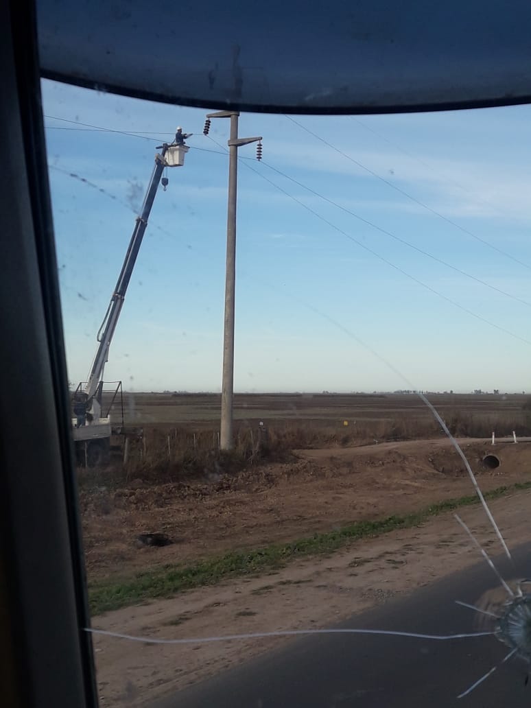 Sigue sin restablecerse el servicio eléctrico en buena parte de la región