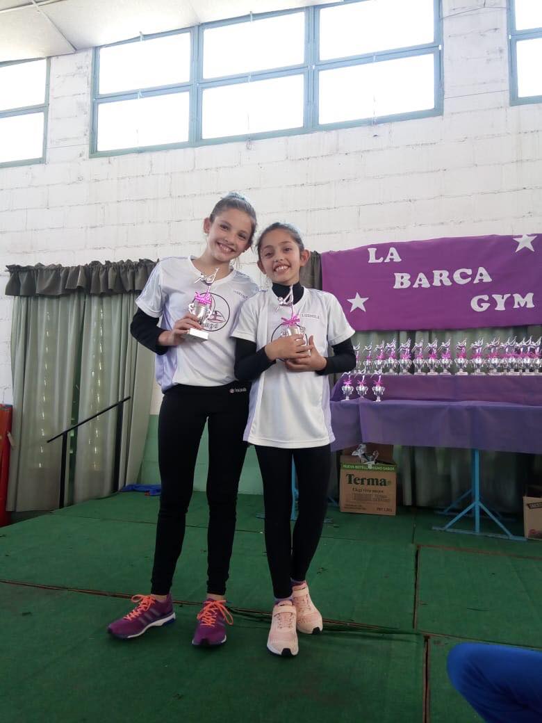 Buen desempeño de gimnastas locales en un torneo de Oliva