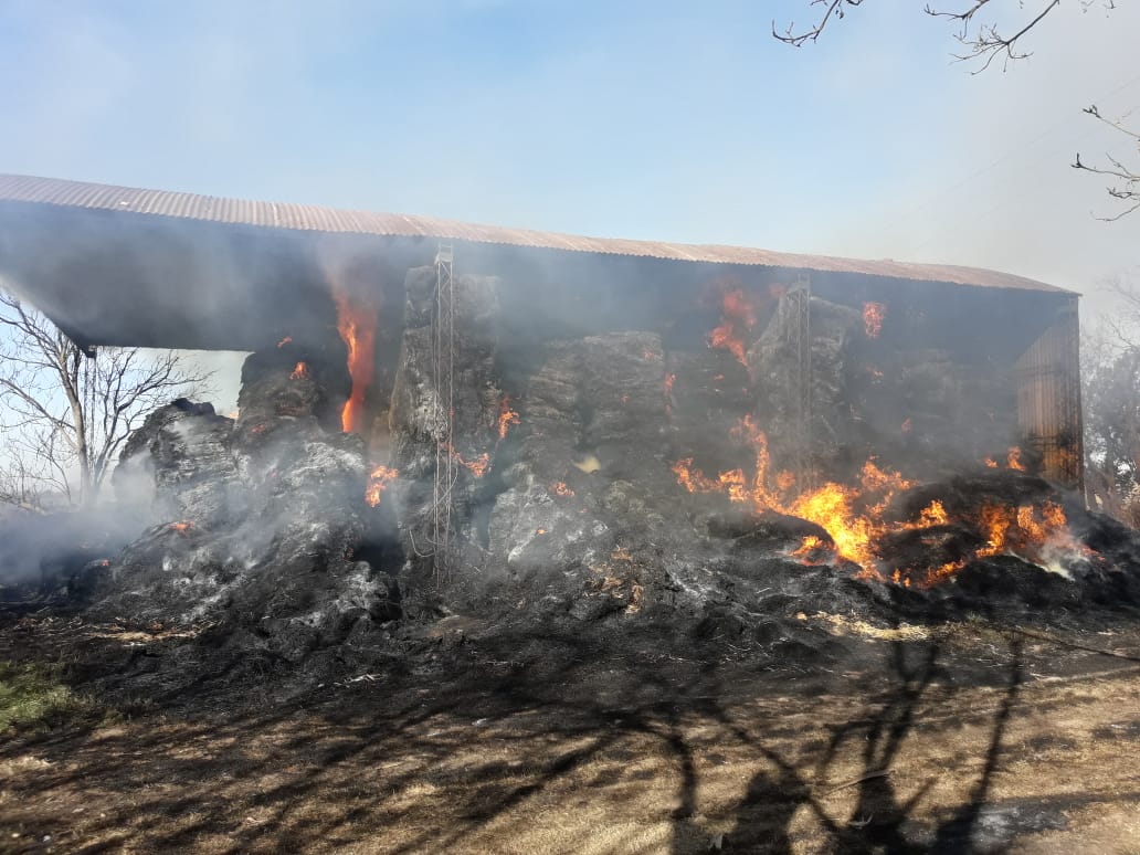 Otra esforzada y  agotadora jornada para  los Bomberos