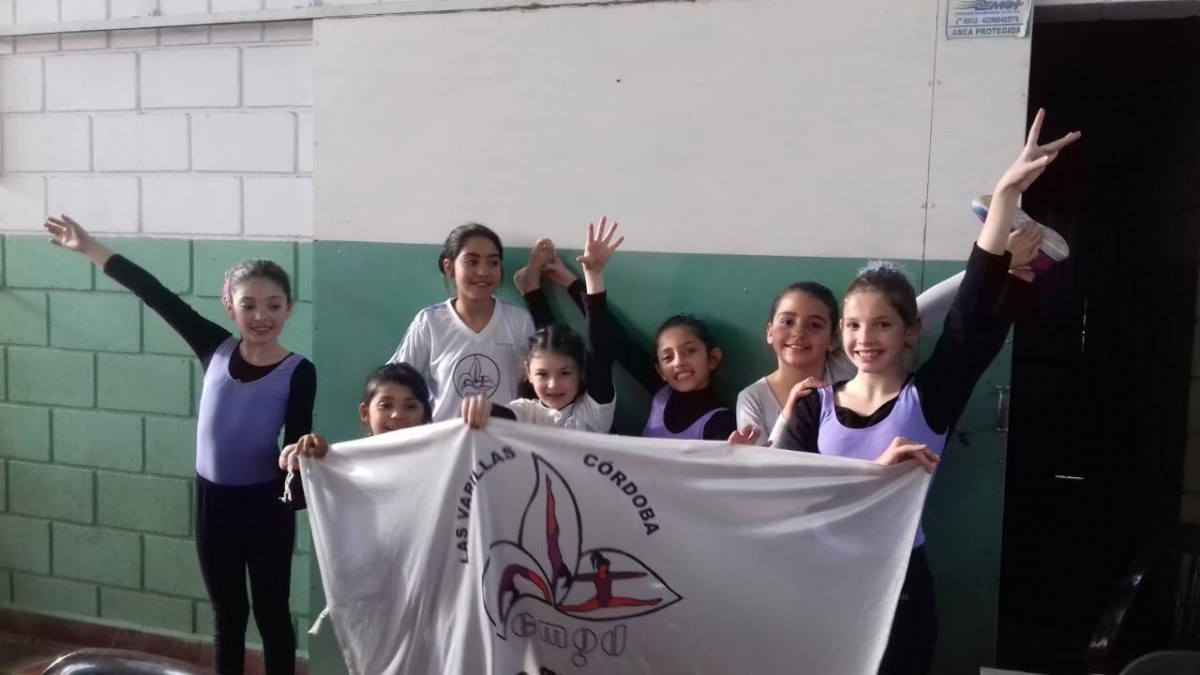 Buen desempeño de gimnastas locales en un torneo de Oliva