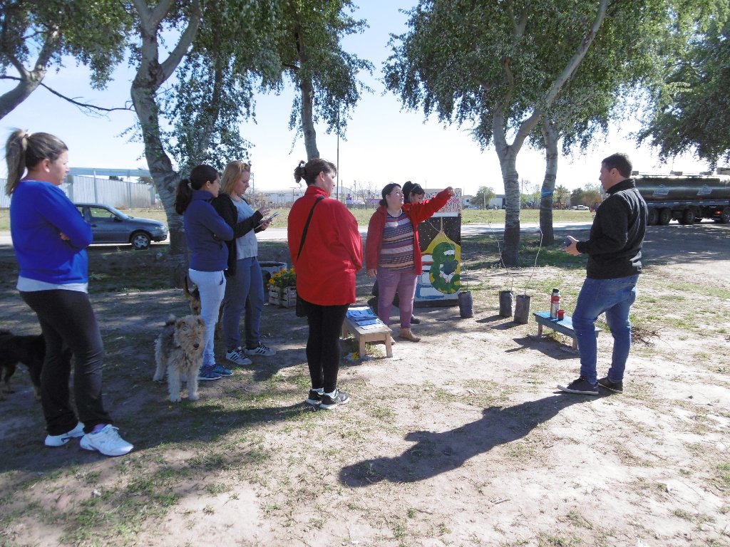 Ambiente entregó  árboles, flores y semillas en el Barrio Alfonsín