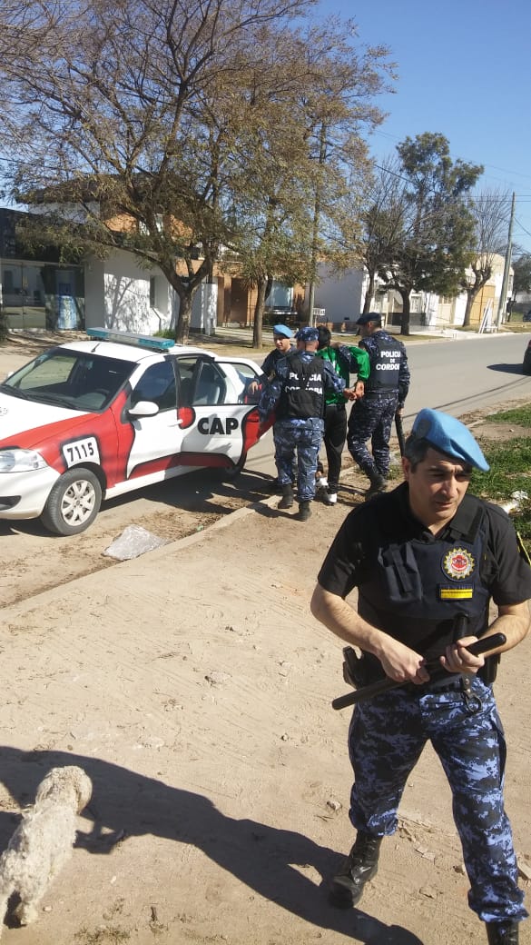 Dos allanamientos, un detenido y secuestro de material robado