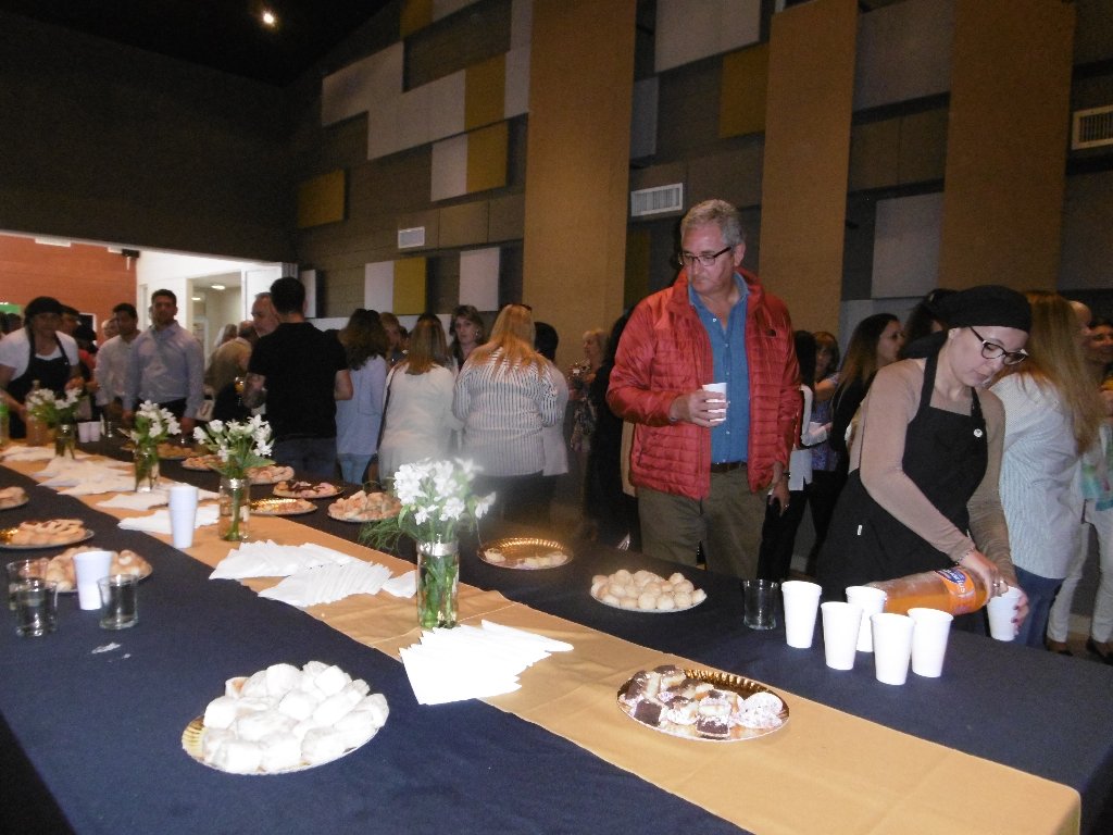 Colectividades: desayuno con instituciones -Imágenes