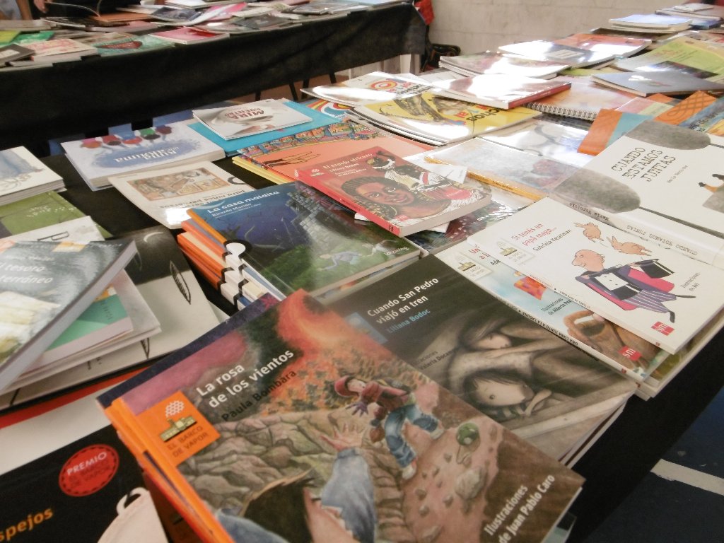 Feria de Arte y Libros en el Instituto de María Inmaculada