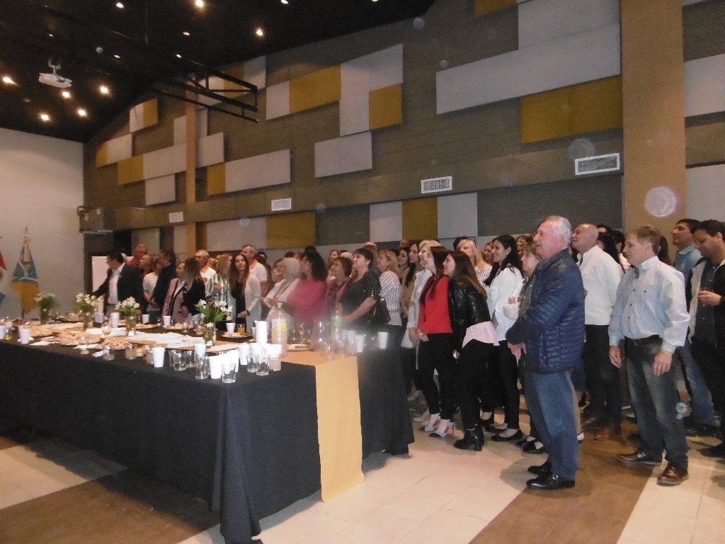 Colectividades: desayuno con instituciones -Imágenes