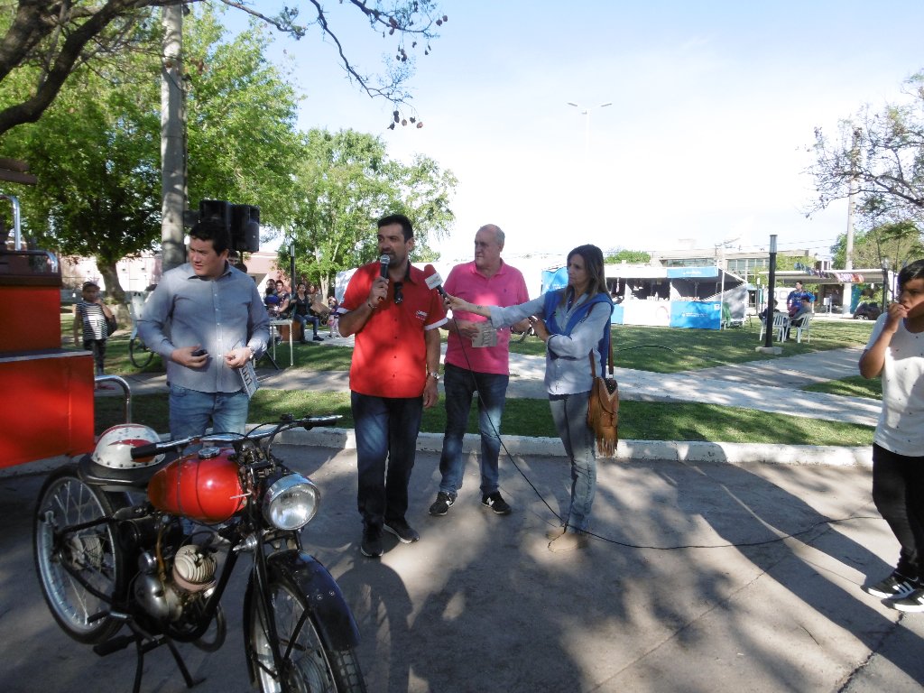 Entregaron la chapa N° 1 a Moto y Auto de Colección