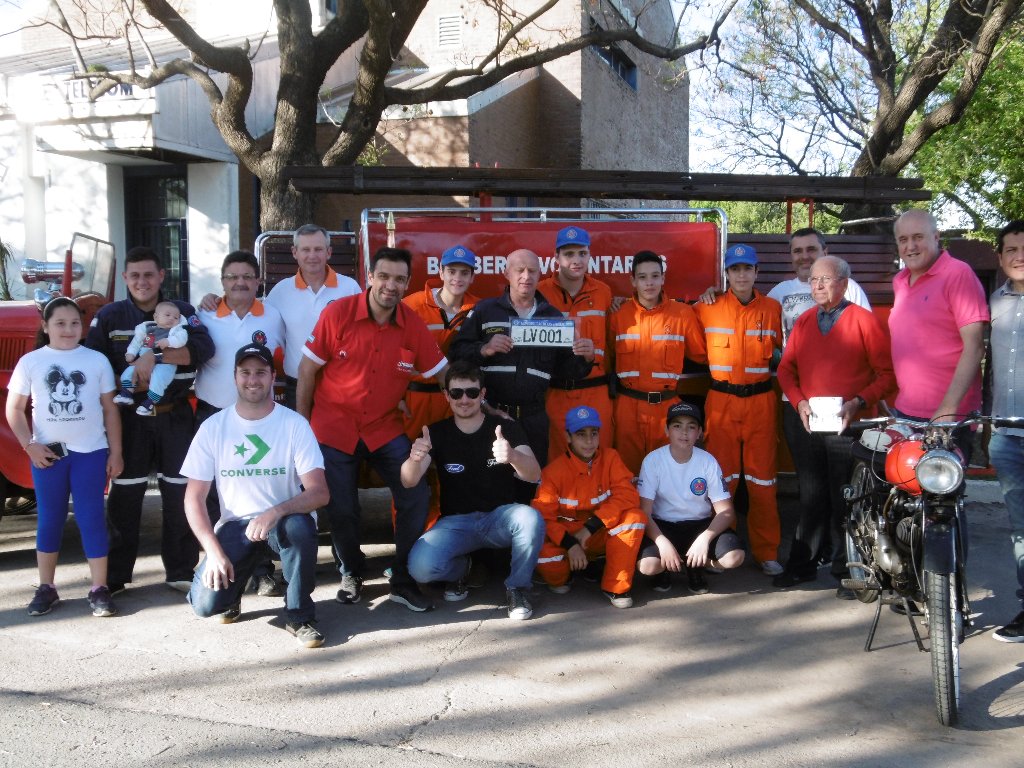 Entregaron la chapa N° 1 a Moto y Auto de Colección