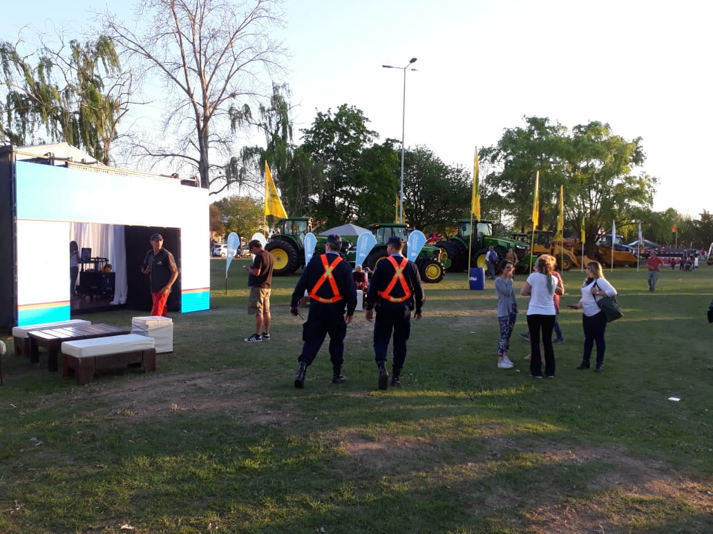 Un patrullero dañado, un  robo y distintos operativos durante el fin de semana