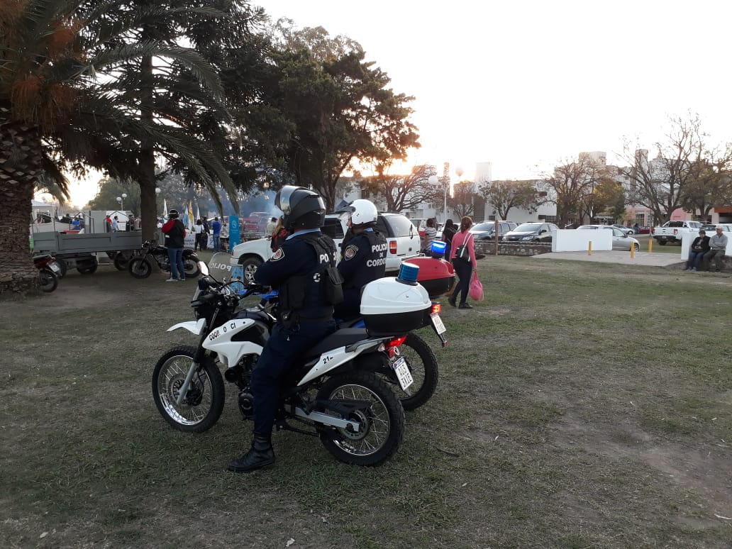 Un patrullero dañado, un  robo y distintos operativos durante el fin de semana