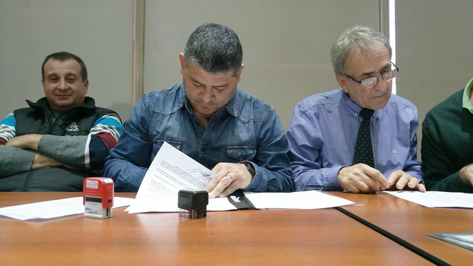 Firma de Convenio entre EPEC, la Municipalidad y las Cooperativas para obra eléctrica