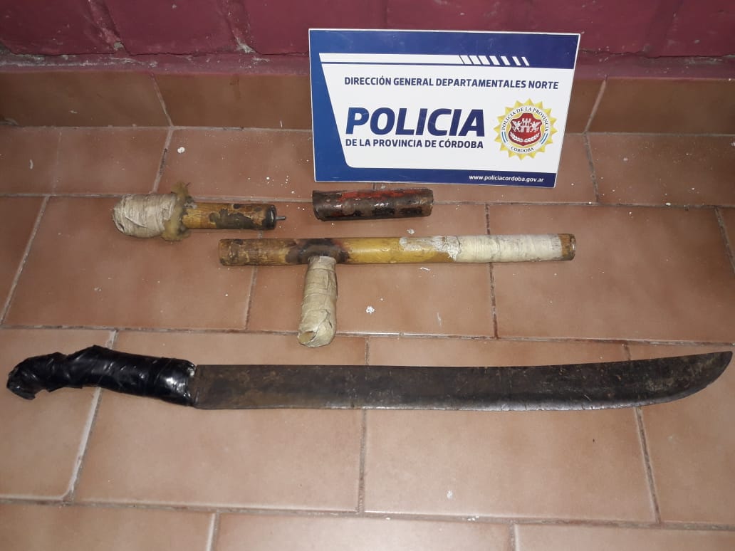 Secuestraron un arma “tumbera” y prendas de vestir en varios allanamientos