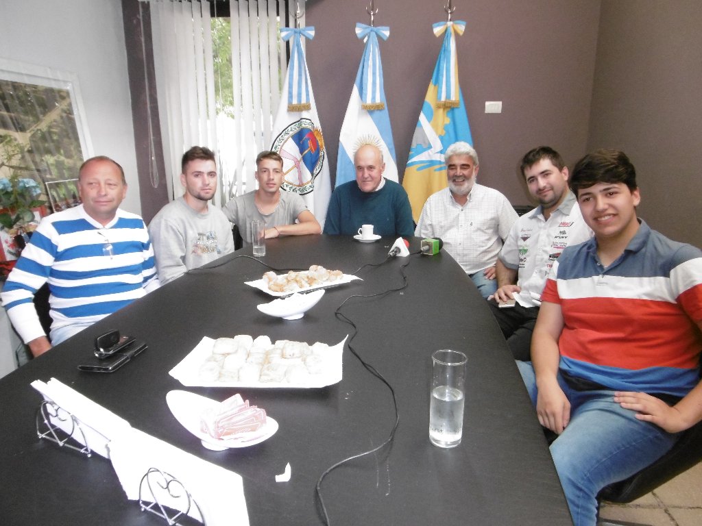 Chiocarello recibió a campeones de deportes mecánicos