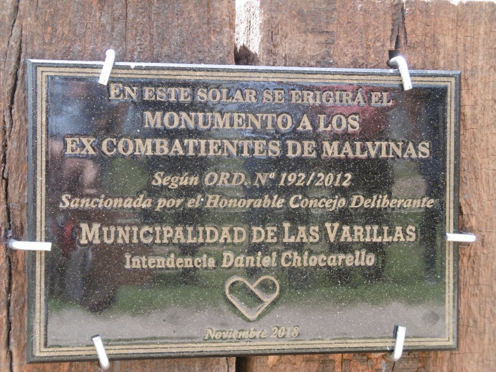 Inauguraron en el Paseo del Caminante una placa en honor a los Ex Combatientes de Malvinas