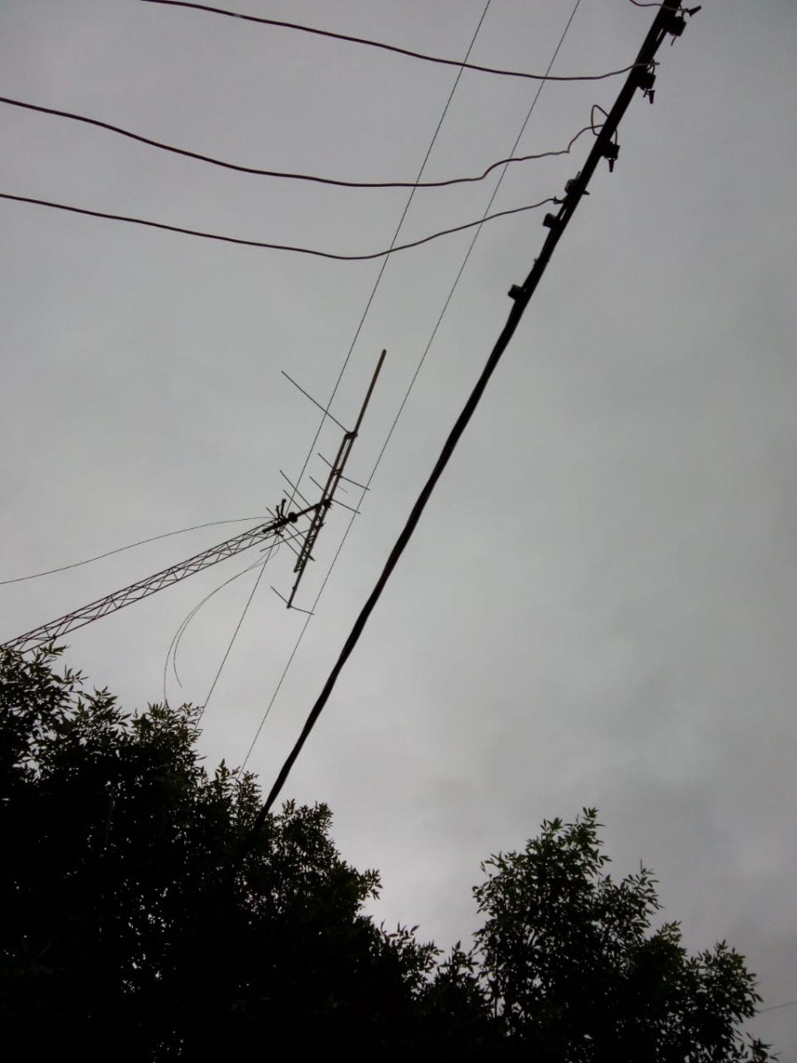 La caída de una antena de televisión provocó un corte de energía en el Sector Industrial