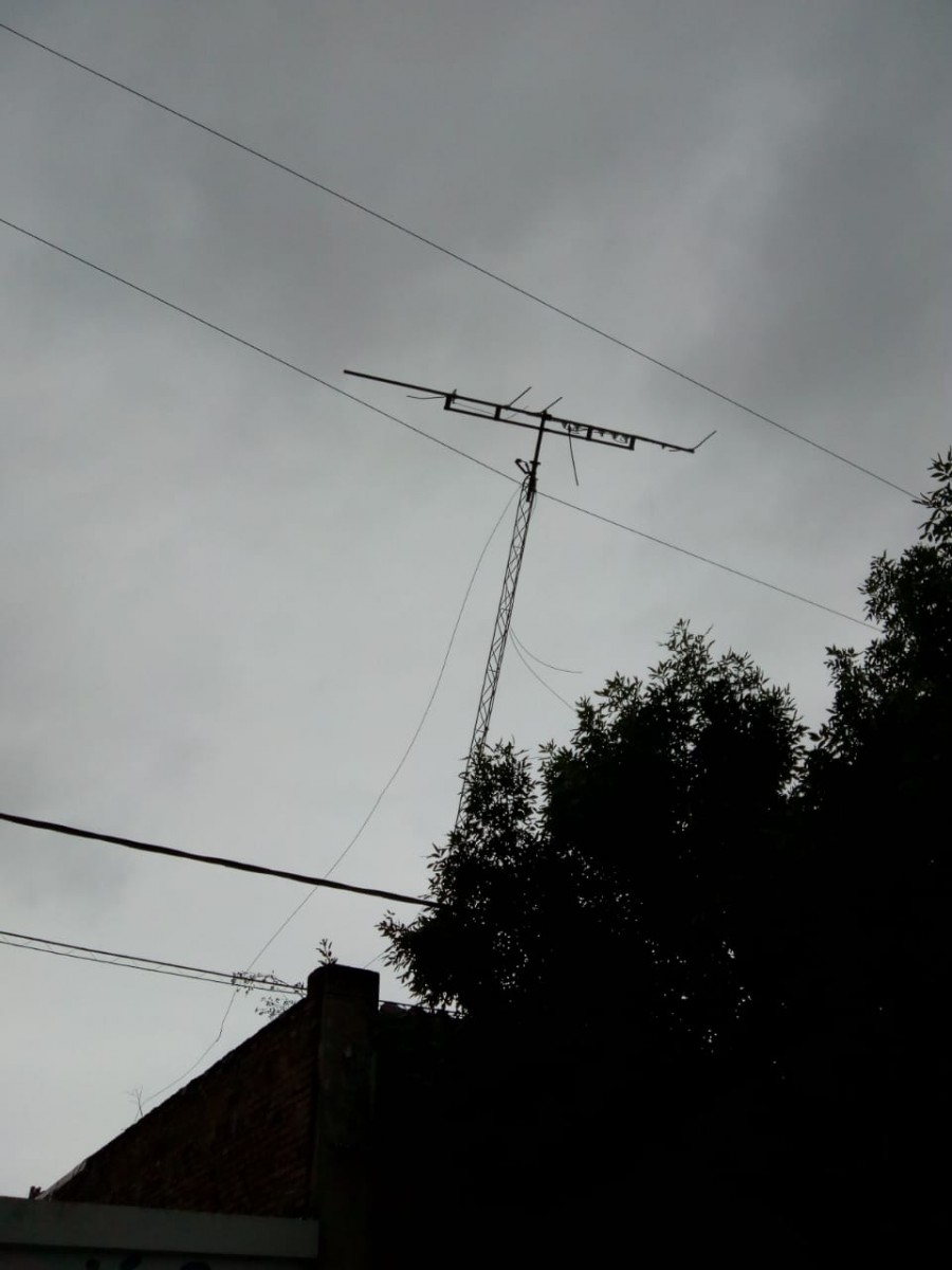 La caída de una antena de televisión provocó un corte de energía en el Sector Industrial