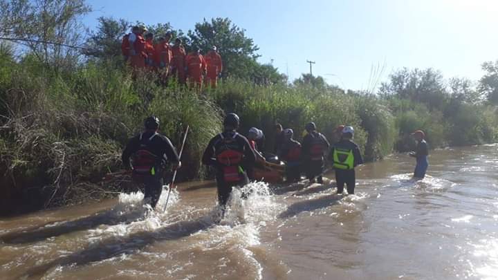 Apareció el cuerpo sin vida del joven que se arrojó al Xanaes. Bomberos de Las Varillas colaboraron en la búsqueda