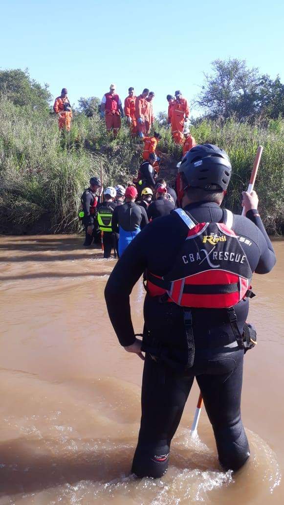 Apareció el cuerpo sin vida del joven que se arrojó al Xanaes. Bomberos de Las Varillas colaboraron en la búsqueda