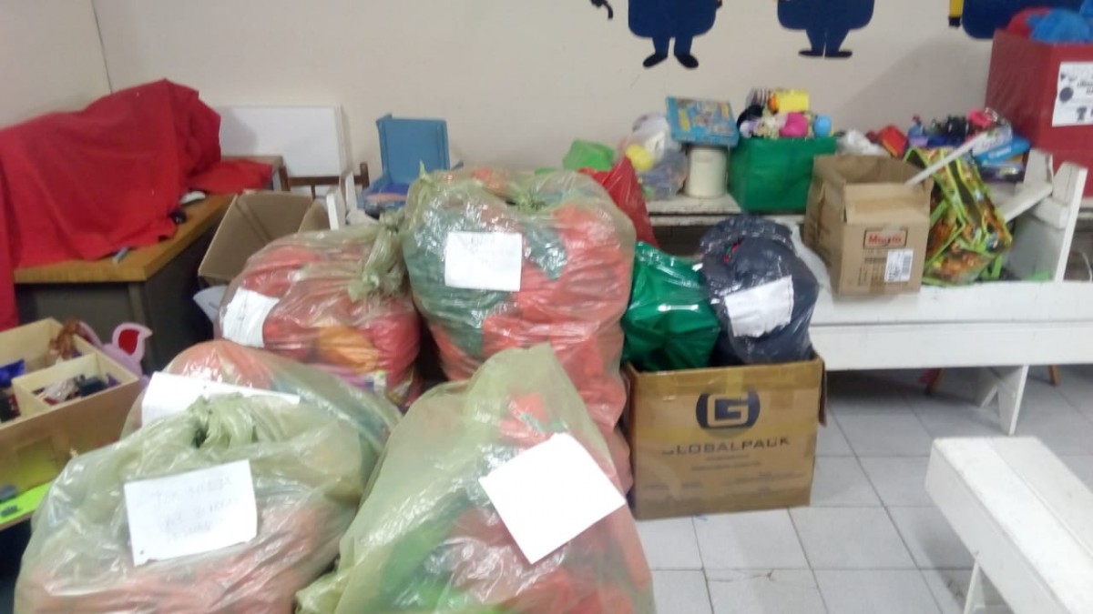 Centenares de juguetes listos para distribuir en los comedores de las escuelas