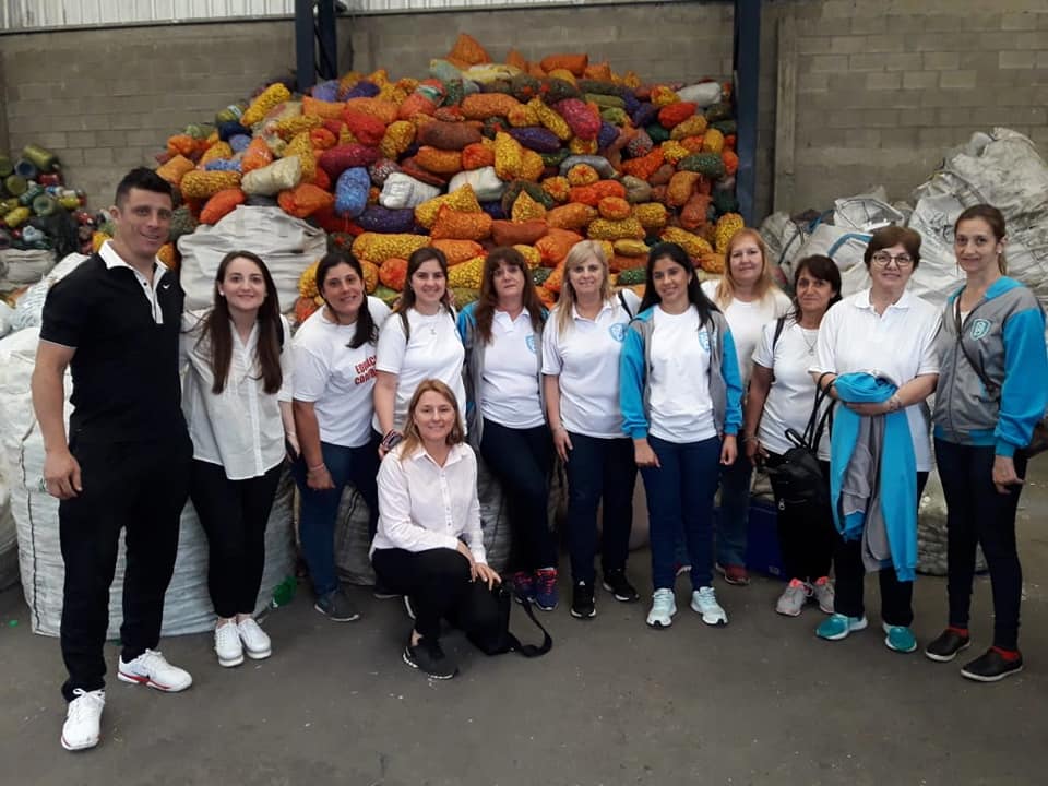 Alumnos de la Escuela José M. Paz entregaron 952 kilos de tapitas al Hospital Garraham