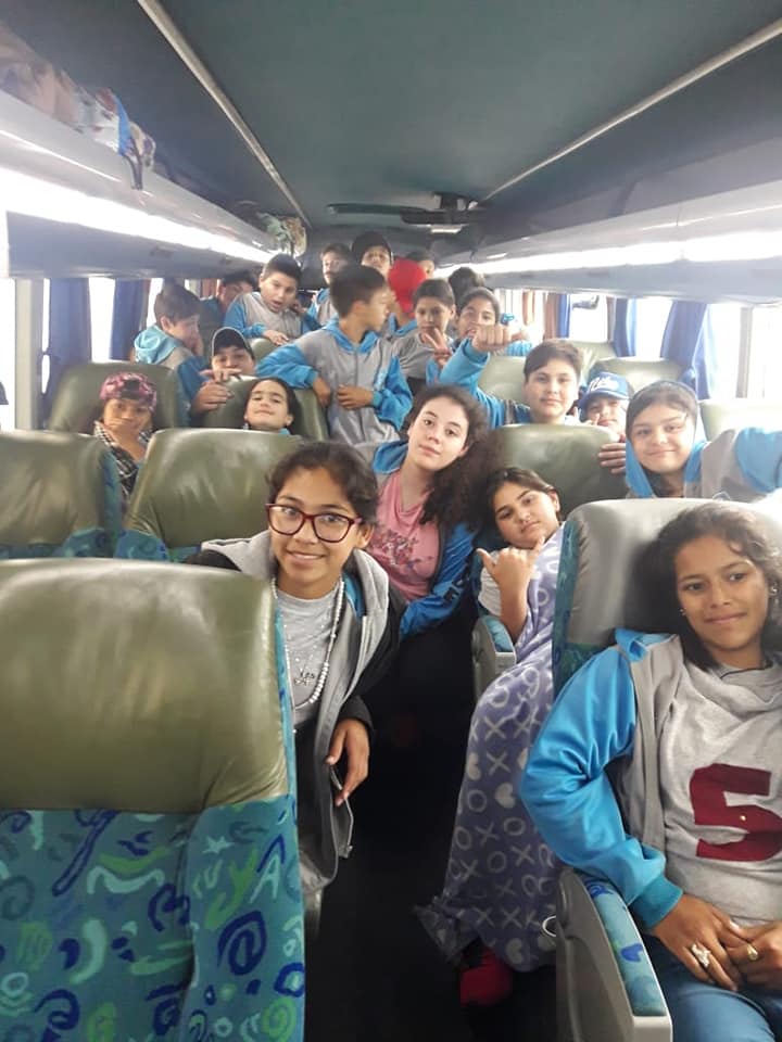 Alumnos de la Escuela José M. Paz entregaron 952 kilos de tapitas al Hospital Garraham