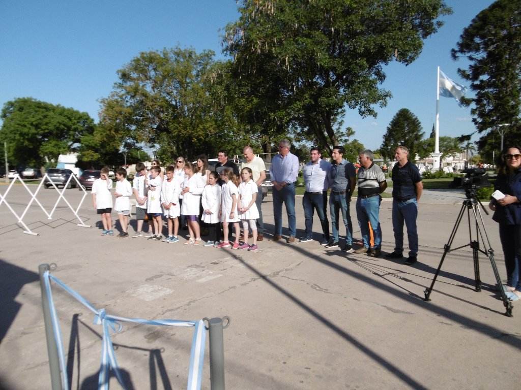 Inauguraron el Bibliokiosco frente a Plaza Independencia