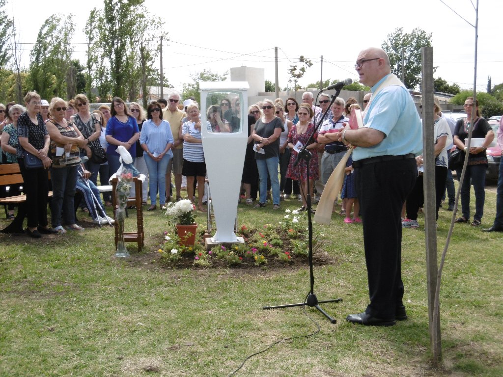 Entronización de la Virgen de los Tres Cerritos