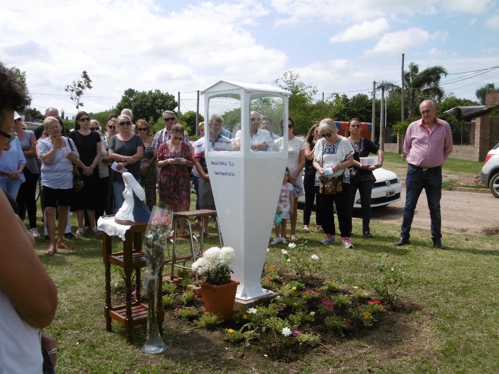 Entronización de la Virgen de los Tres Cerritos
