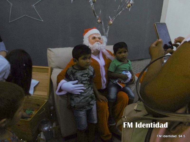 El Papá Noel del Interact recibió cartitas y se fotografió con los chicos