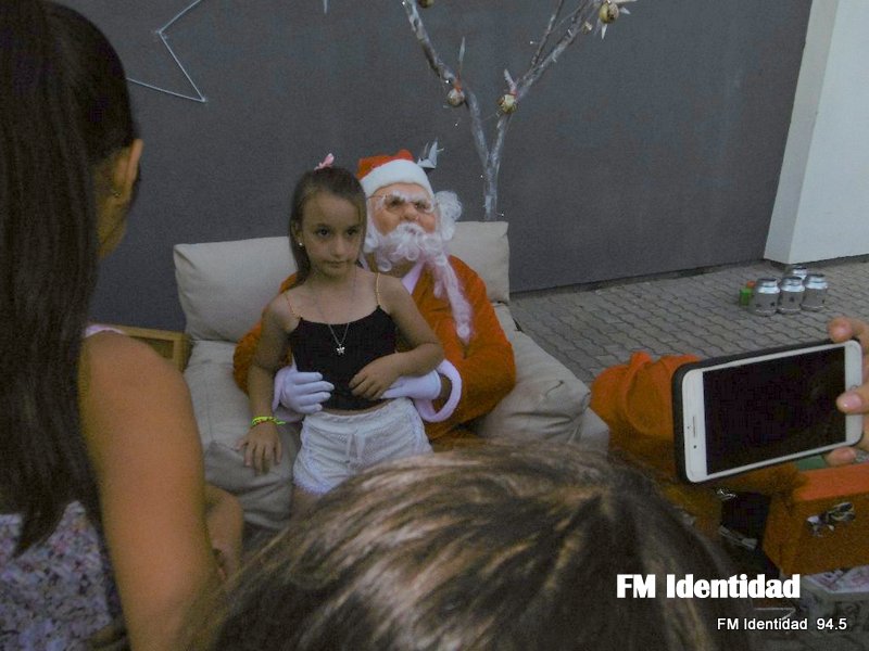 El Papá Noel del Interact recibió cartitas y se fotografió con los chicos