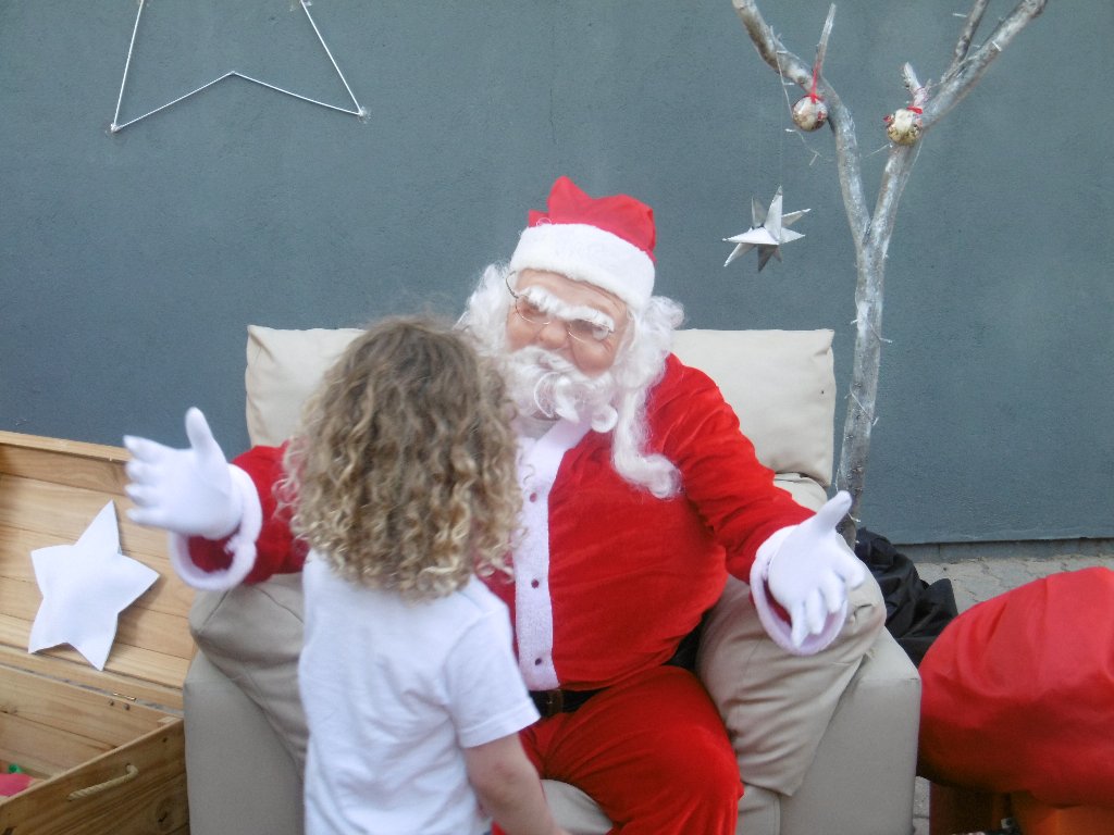 El Papá Noel del Interact recibió cartitas y se fotografió con los chicos