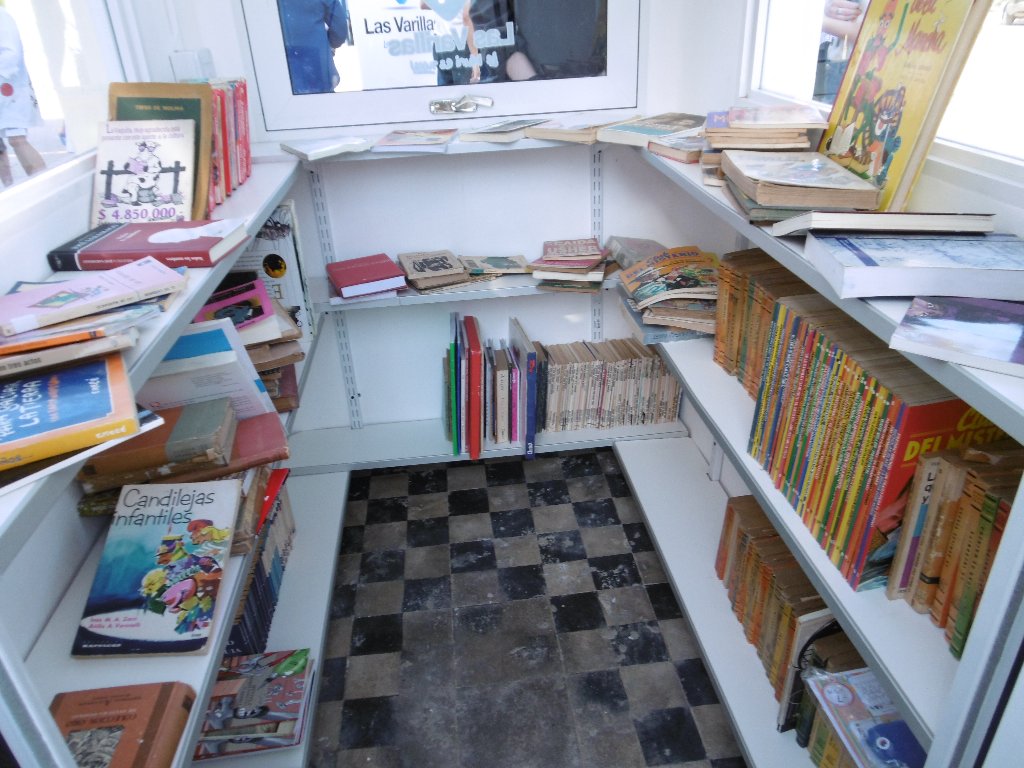Inauguraron el Bibliokiosco frente a Plaza Independencia