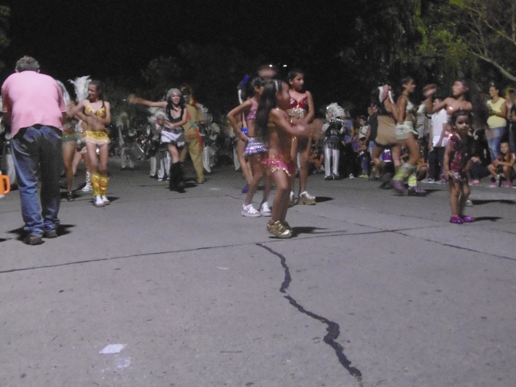 Una multitud en los carnavales varillenses