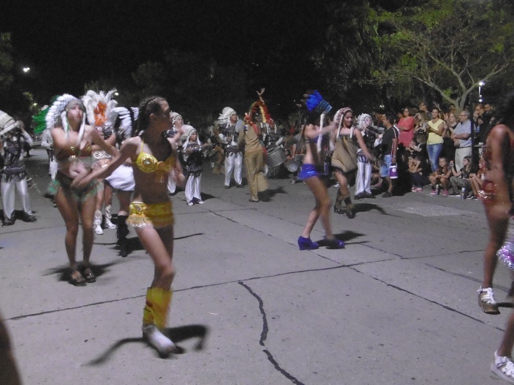 Una multitud en los carnavales varillenses