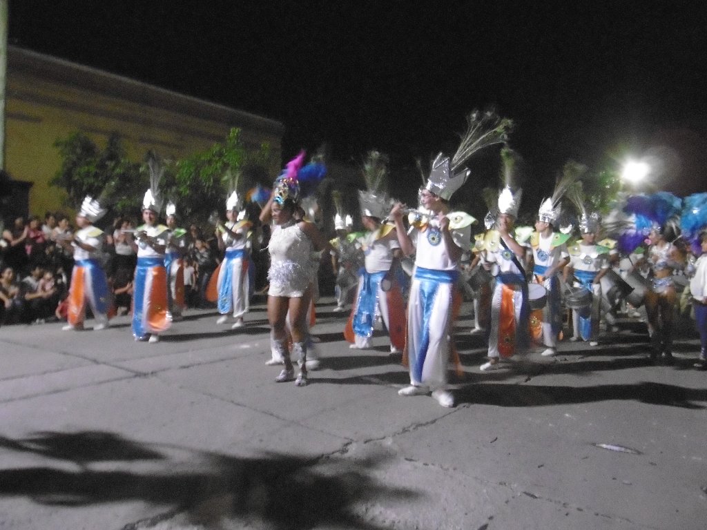 Una multitud en los carnavales varillenses