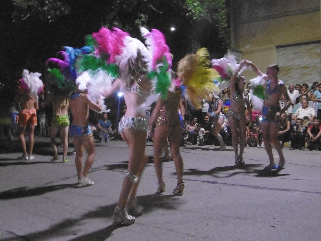 Una multitud en los carnavales varillenses