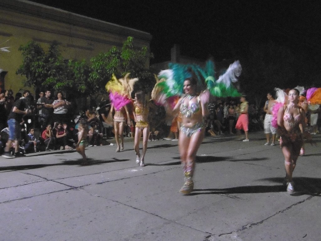 Una multitud en los carnavales varillenses