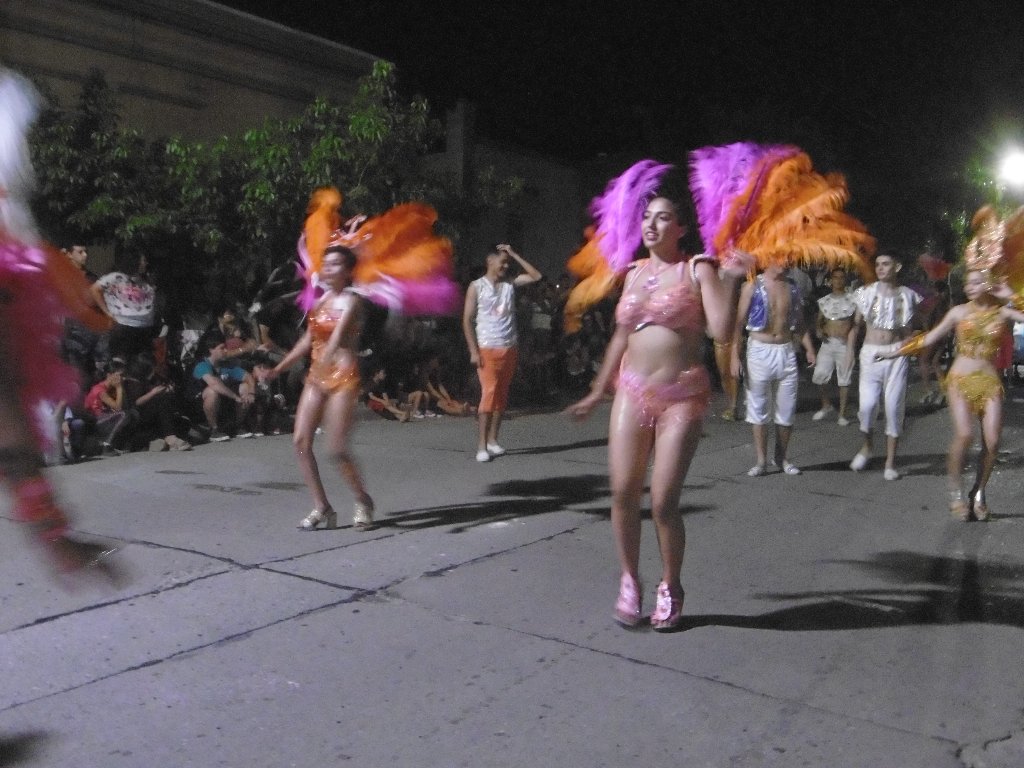 Una multitud en los carnavales varillenses