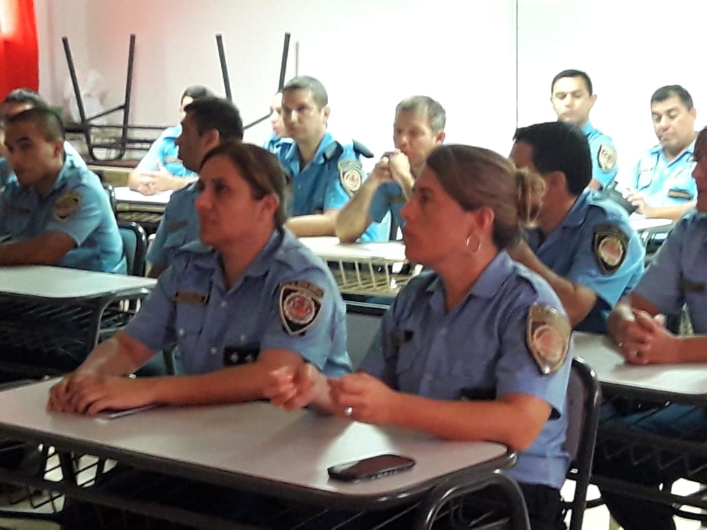 Bomberos dictaron un  curso de capacitación para la Policía