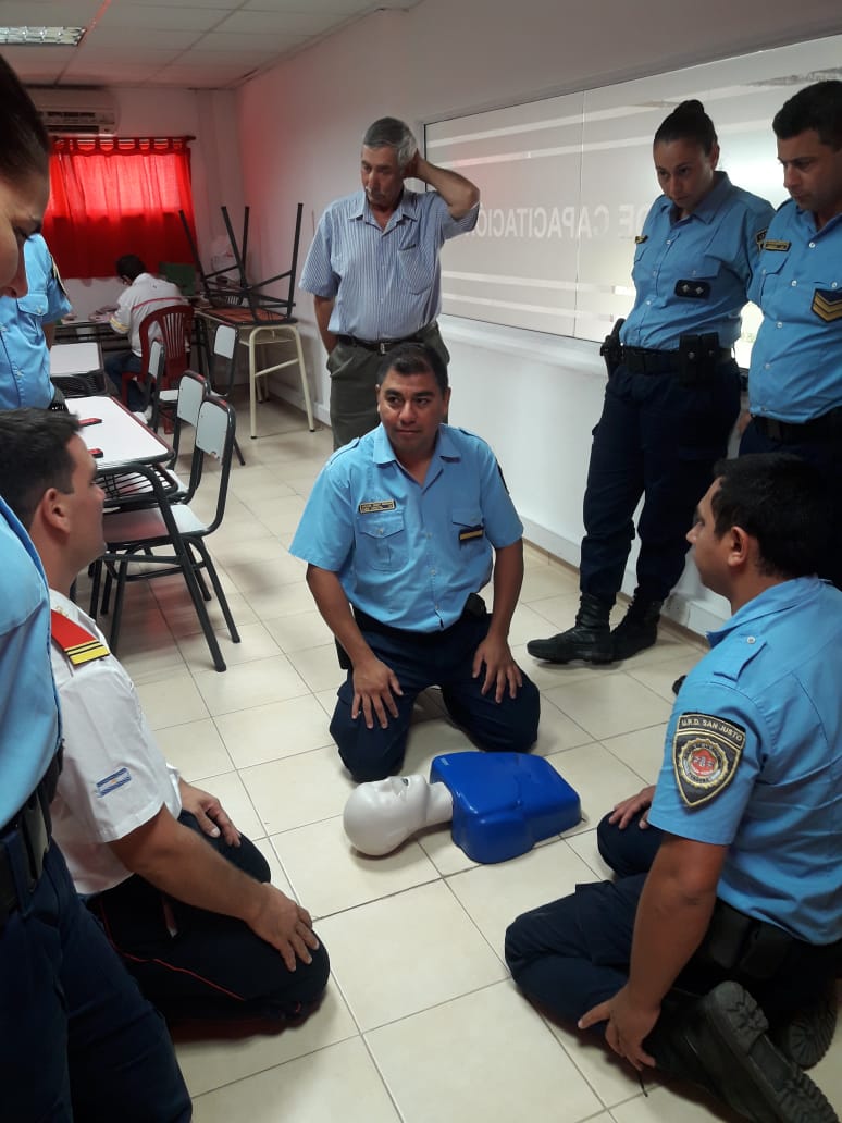 Bomberos dictaron un  curso de capacitación para la Policía