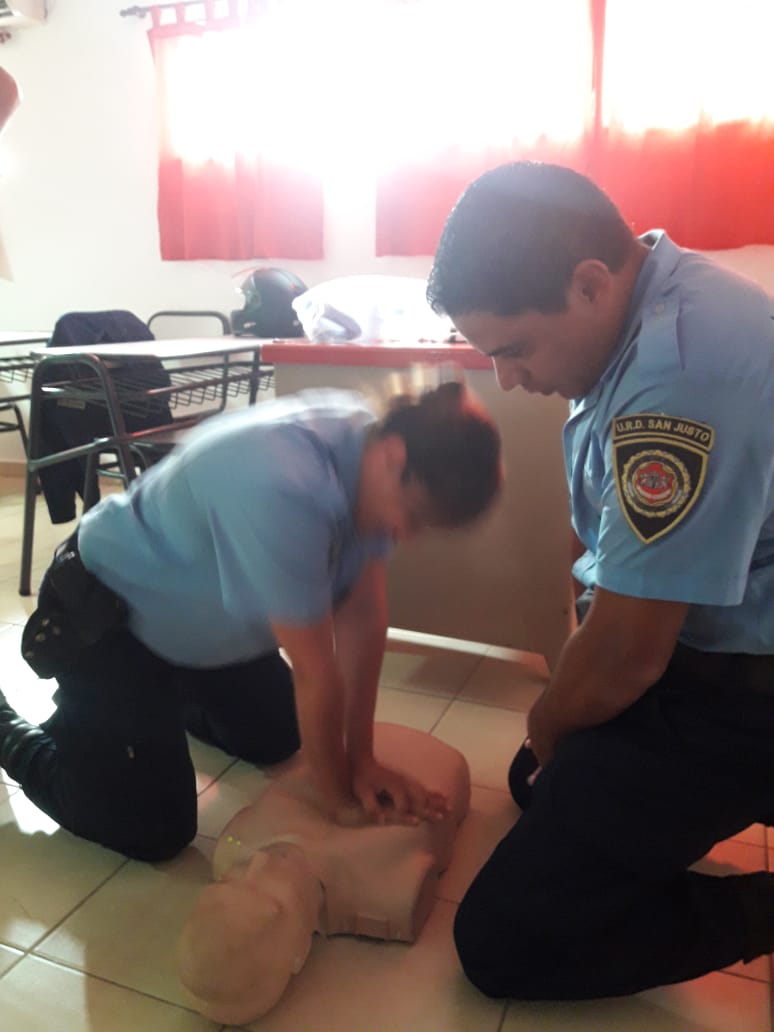Bomberos dictaron un  curso de capacitación para la Policía