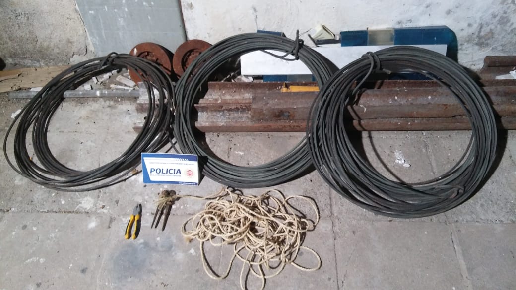Detuvieron a dos sujetos oriundos de la provincia de Santa Fe, por robo de cables de energía