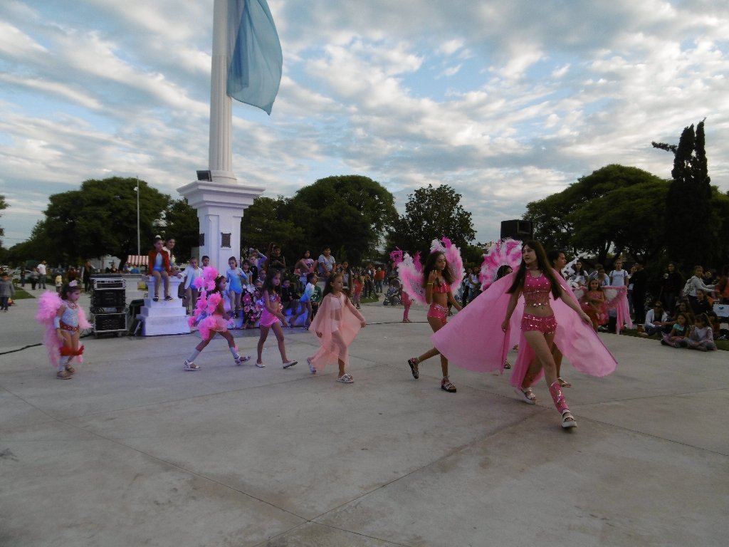 Mes de la Mujer: una multitud en Plaza Independencia (Imágenes)