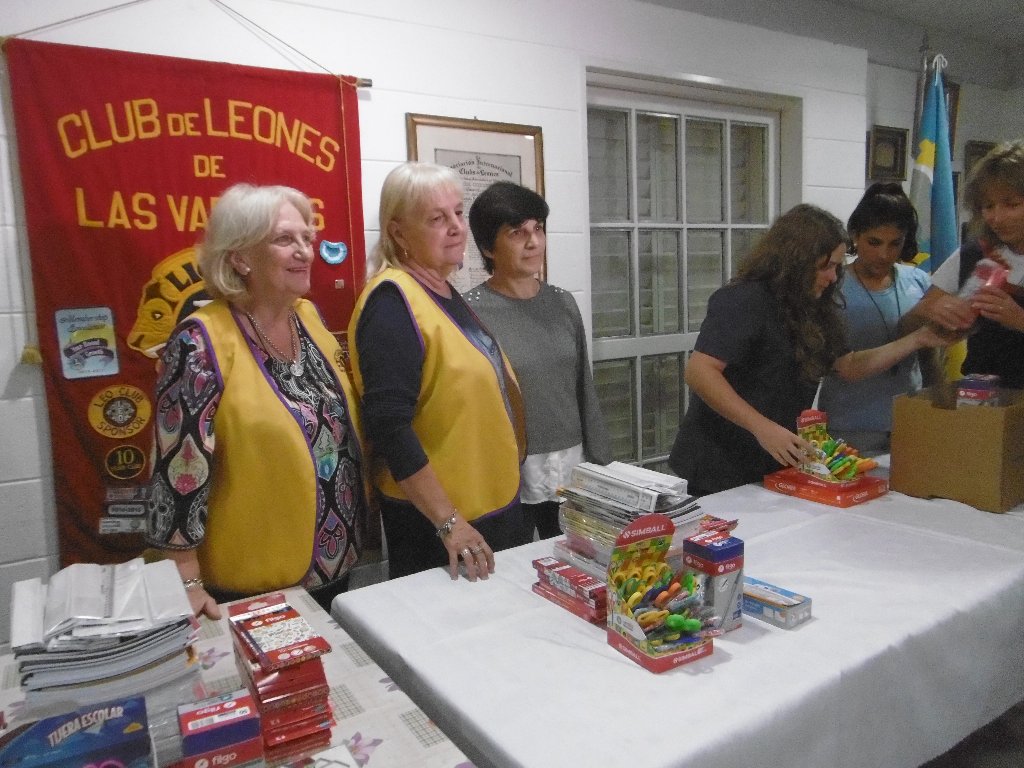 El Club de Leones entregó útiles escolares a escuelas primarias  de la ciudad